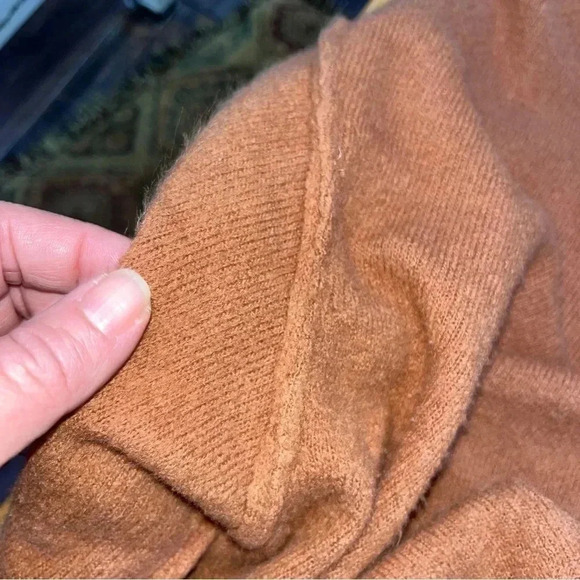 Wishlist reverse hem v- neck neutral brown sweater - Picture 9 of 9